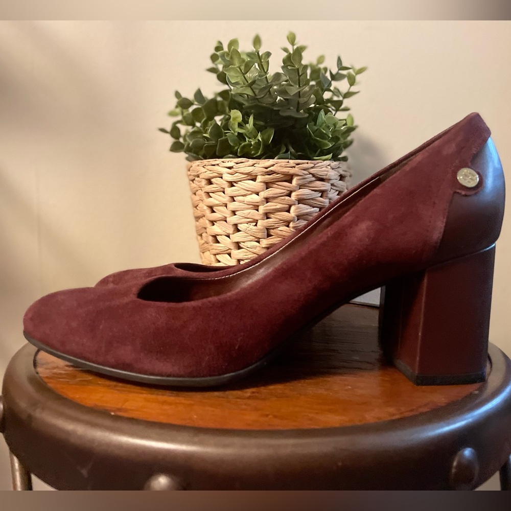 Tommy Hilfiger Square Herls. Burgundy size 9.5